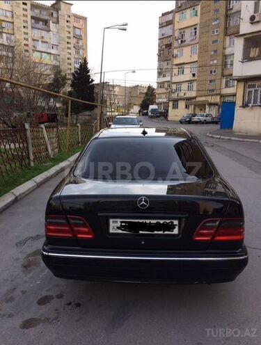 Mercedes E 240 2000, 300,000 km - 2.4 л - Bakı
