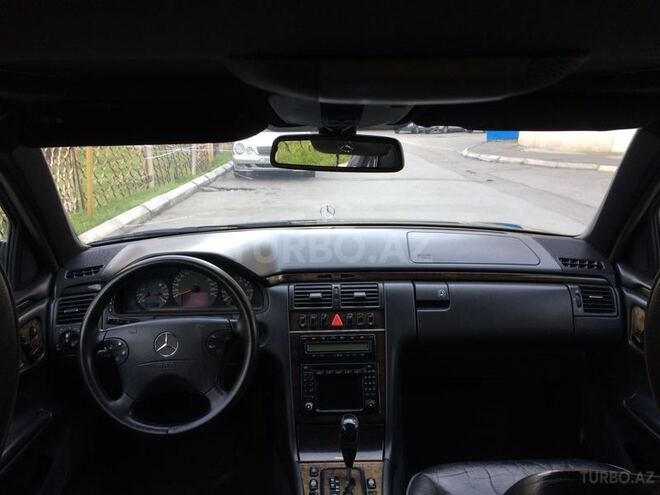 Mercedes E 240 2000, 300,000 km - 2.4 л - Bakı