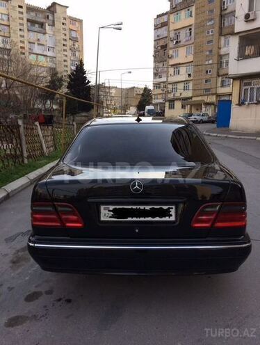 Mercedes E 240 2000, 300,000 km - 2.4 л - Bakı