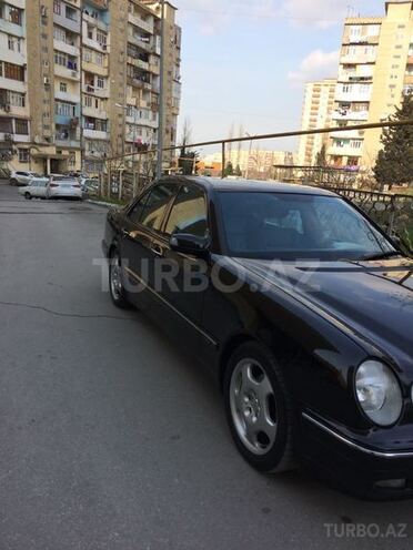 Mercedes E 240 2000, 300,000 km - 2.4 л - Bakı