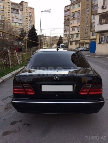 Mercedes E 240 2000, 300,000 km - 2.4 л - Bakı
