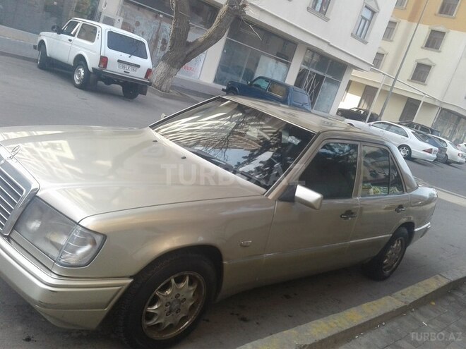 Mercedes E 250 1992, 298,000 km - 2.5 l - Bakı