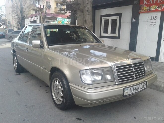 Mercedes E 250 1992, 298,000 km - 2.5 l - Bakı