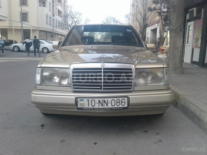 Mercedes E 250 1992, 298,000 km - 2.5 l - Bakı