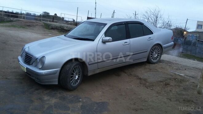 Mercedes E 280 2002, 273,000 km - 2.8 l - Bakı