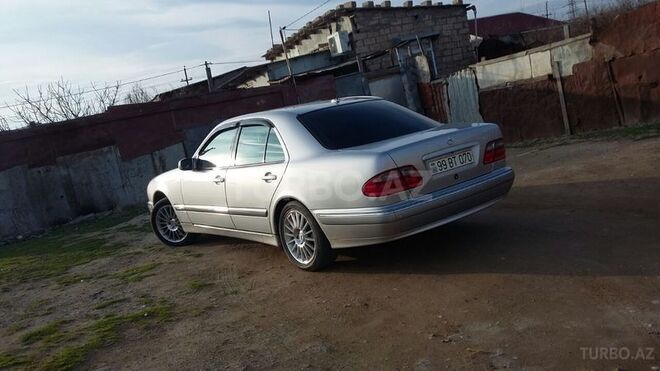 Mercedes E 280 2002, 273,000 km - 2.8 l - Bakı