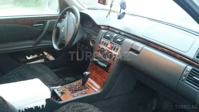 Mercedes E 280 2002, 273,000 km - 2.8 l - Bakı
