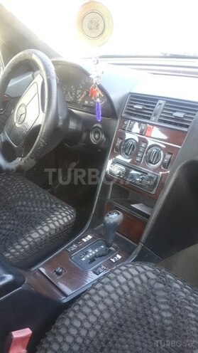 Mercedes E 180 1996, 250,000 km - 0.3 л - Bərdə