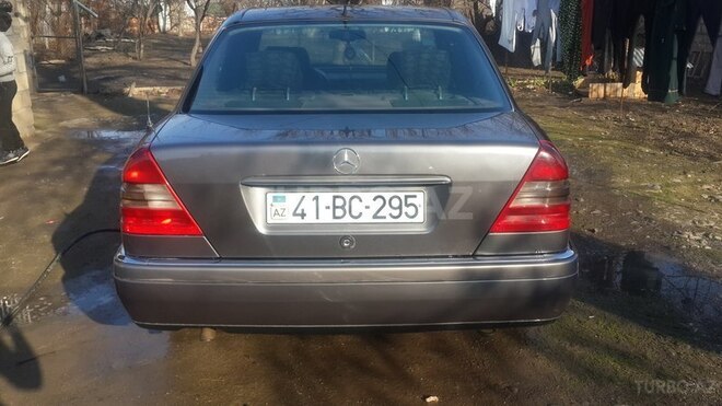 Mercedes E 180 1996, 250,000 km - 0.3 л - Bərdə