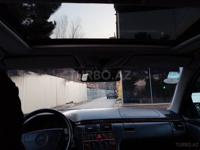 Mercedes E 240 1999, 257,000 km - 2.4 l - Sumqayıt