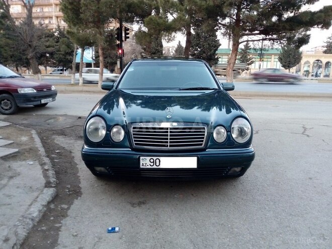 Mercedes E 240 1999, 257,000 km - 2.4 l - Sumqayıt