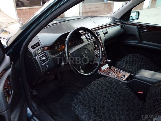 Mercedes E 240 1999, 257,000 km - 2.4 l - Sumqayıt