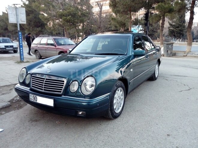 Mercedes E 240 1999, 257,000 km - 2.4 l - Sumqayıt