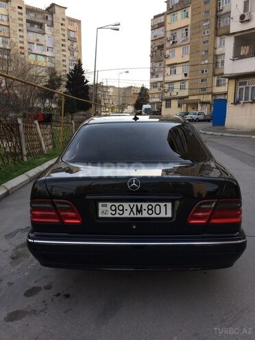 Mercedes E 240 2000, 300,000 km - 2.4 л - Bakı