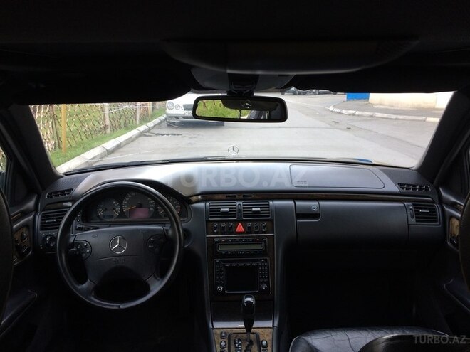 Mercedes E 240 2000, 300,000 km - 2.4 л - Bakı