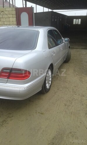 Mercedes E 280 1999, 214,000 km - 2.8 л - Salyan