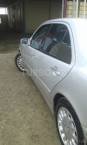 Mercedes E 280 1999, 214,000 km - 2.8 л - Salyan