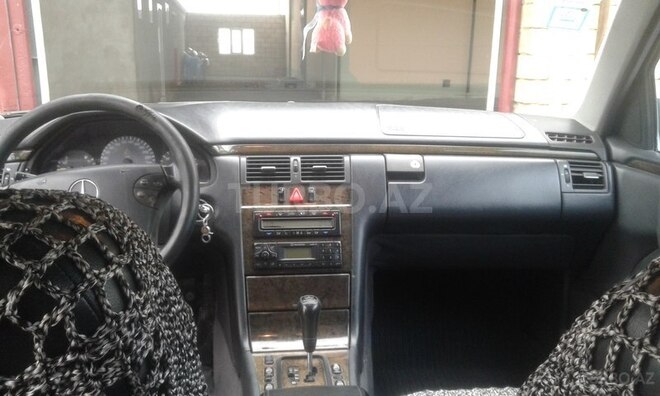 Mercedes E 280 1999, 214,000 km - 2.8 л - Salyan