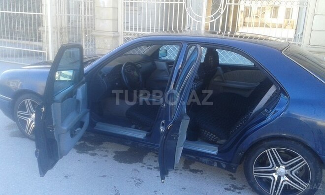 Mercedes E 230 1995, 236,000 km - 2.3 l - Bakı