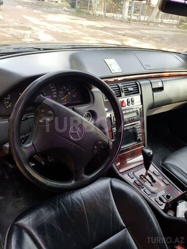Mercedes E 220 2001, 205,000 km - 2.2 l - Bakı