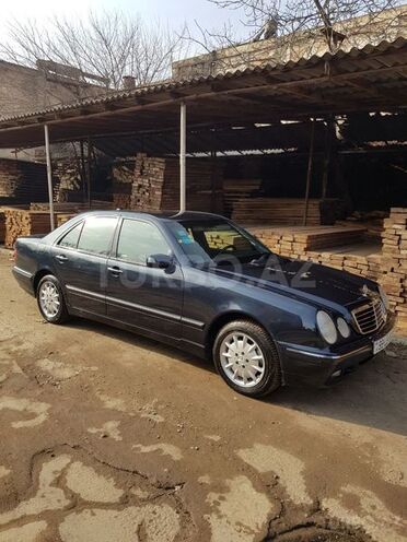 Mercedes E 220 2001, 205,000 km - 2.2 l - Bakı