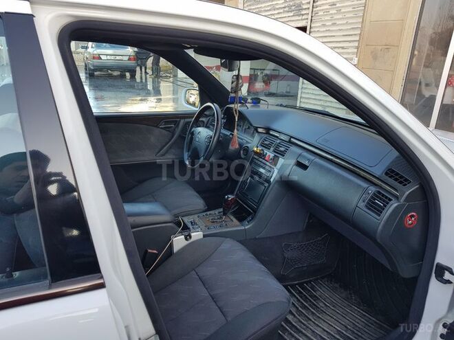Mercedes E 240 2001, 169,000 km - 2.6 l - Gəncə