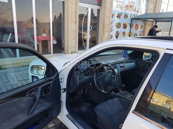 Mercedes E 240 2001, 169,000 km - 2.6 l - Gəncə