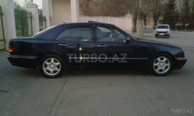 Mercedes E 280 2001, 225,000 km - 2.8 l - Mingəçevir