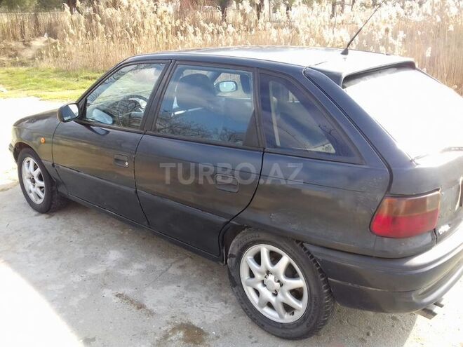 Opel Astra 1995, 260,000 km - 2.0 l - Bakı