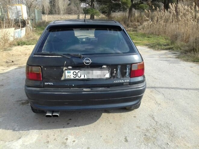 Opel Astra 1995, 260,000 km - 2.0 l - Bakı