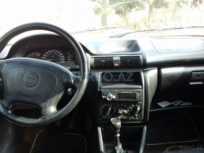 Opel Astra 1995, 260,000 km - 2.0 l - Bakı