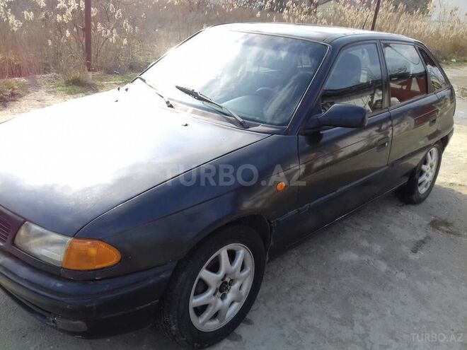 Opel Astra 1995, 260,000 km - 2.0 l - Bakı