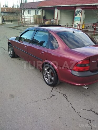 Opel Vectra 1996, 250,000 km - 1.8 л - Qax