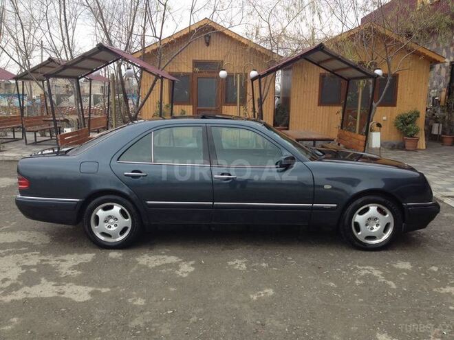Mercedes E 230 1996, 267,500 km - 2.3 l - Yevlax