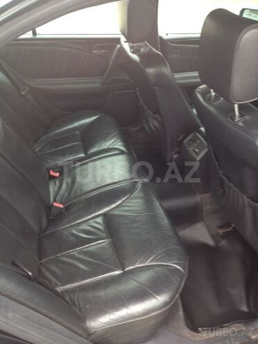 Mercedes E 230 1996, 267,500 km - 2.3 l - Yevlax