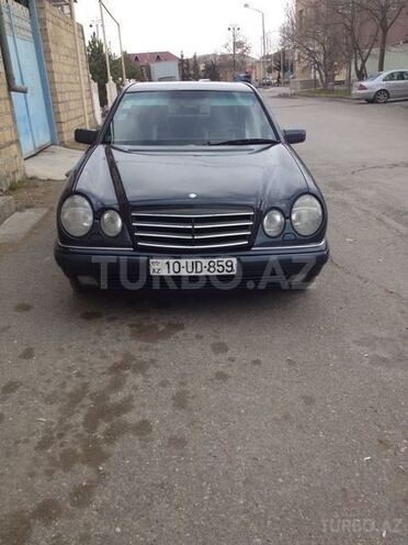Mercedes E 230 1996, 267,500 km - 2.3 l - Yevlax