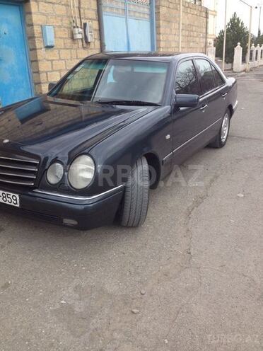 Mercedes E 230 1996, 267,500 km - 2.3 l - Yevlax