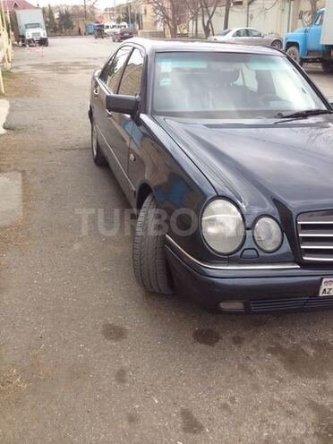 Mercedes E 230 1996, 267,500 km - 2.3 l - Yevlax