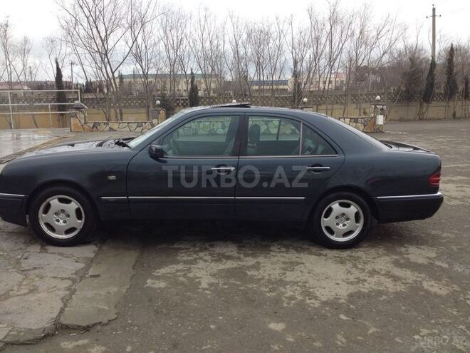 Mercedes E 230 1996, 267,500 km - 2.3 l - Yevlax