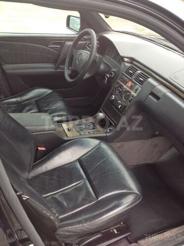 Mercedes E 230 1996, 267,500 km - 2.3 l - Yevlax