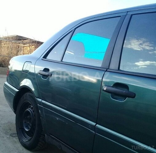 Mercedes C 180 1995, 300,000 km - 1.8 л - Sabirabad