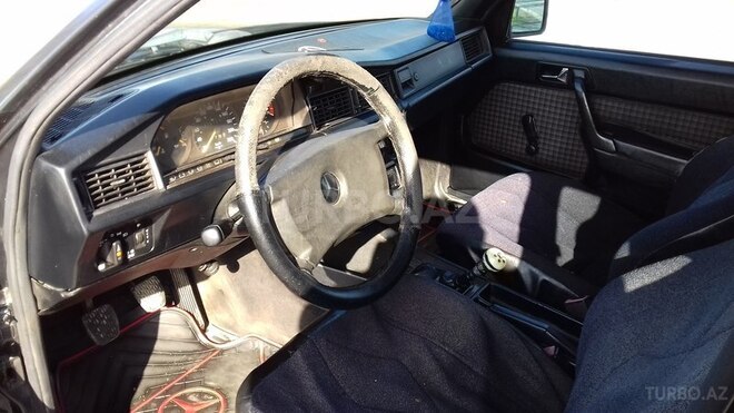 Mercedes 190 1990, 331,000 km - 1.8 l - Zaqatala