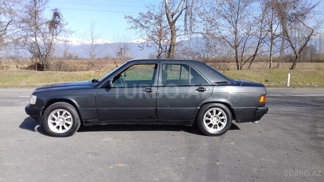 Mercedes 190 1990, 331,000 km - 1.8 l - Zaqatala