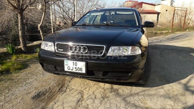Audi A4 1995, 220,000 km - 2.8 l - Bakı