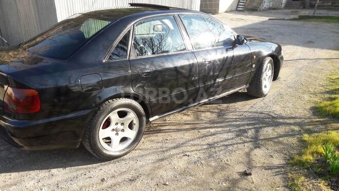Audi A4 1995, 220,000 km - 2.8 l - Bakı
