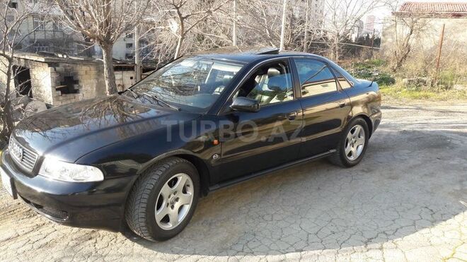 Audi A4 1995, 220,000 km - 2.8 l - Bakı