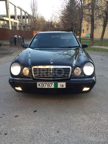 Mercedes E 240 1999, 220,000 km - 2.4 л - Mingəçevir
