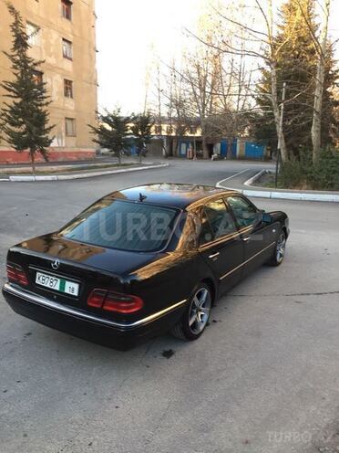 Mercedes E 240 1999, 220,000 km - 2.4 л - Mingəçevir