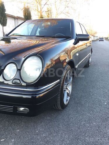 Mercedes E 240 1999, 220,000 km - 2.4 л - Mingəçevir