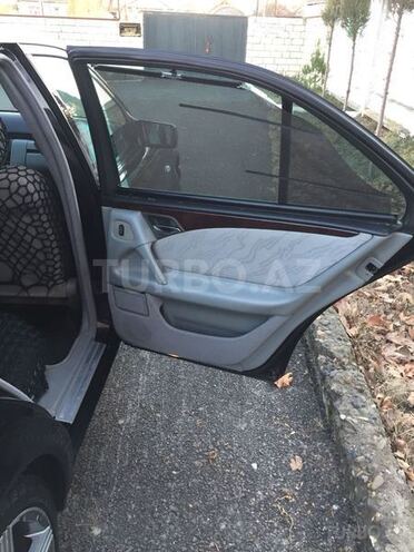 Mercedes E 240 1999, 220,000 km - 2.4 л - Mingəçevir
